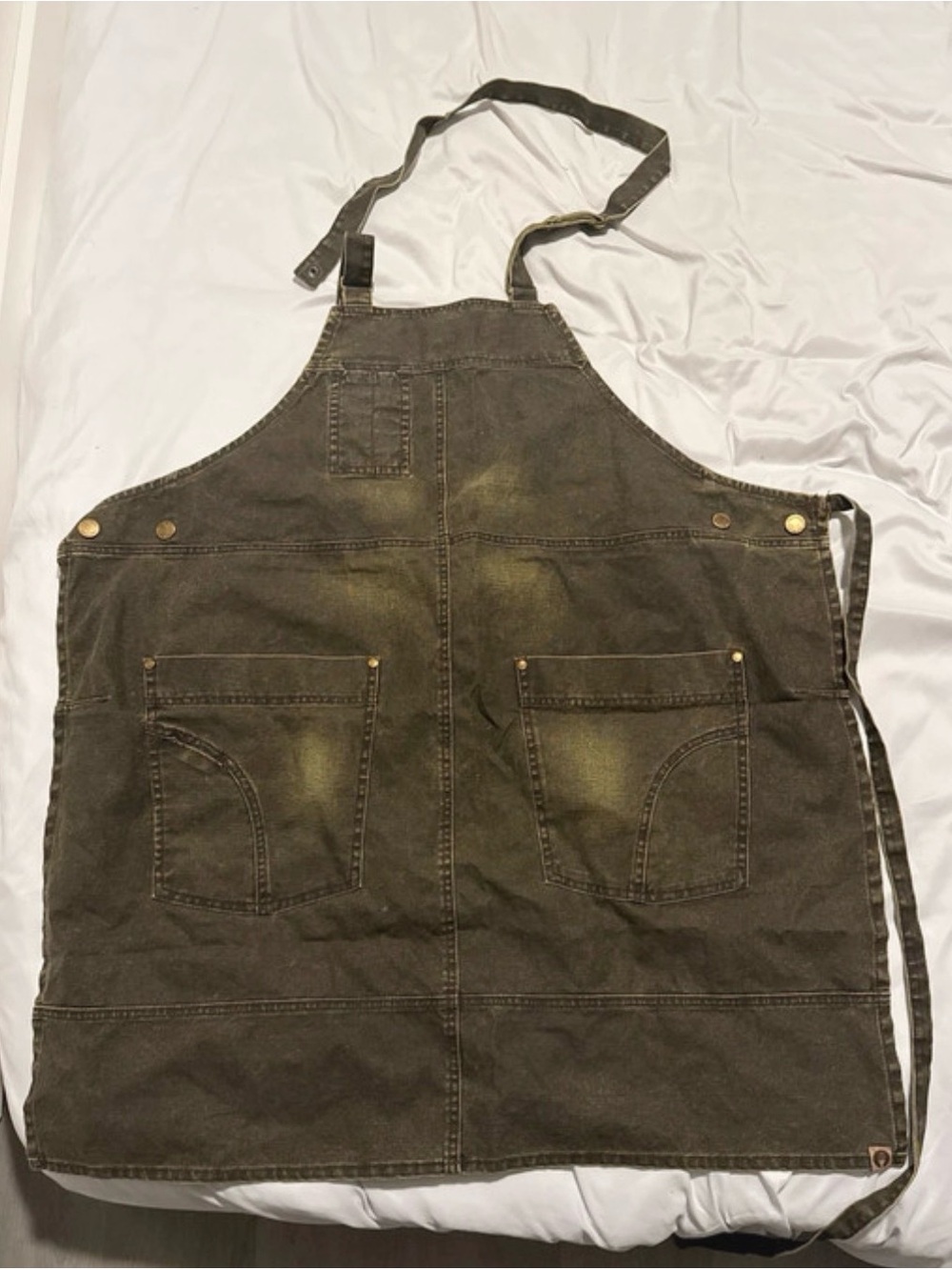 Heavy-Duty Men’s Work Apron in Olive Brown